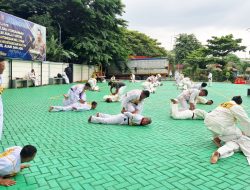 Personel Polres Metro Jakarta Barat Tes Kemampuan Bela Diri