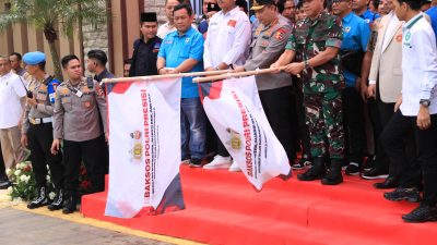 Kapolri Bersama Panglima TNI Bagikan 161.441 Bansos Secara Serentak