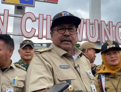 Wagub DKJ Rano Ajak Warga Pengungsi Banjir Ciliwung Pindah Ke Rusun