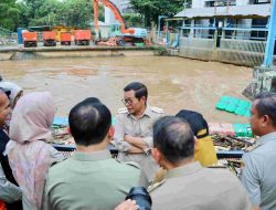 Gubernur DKI Jakarta Tinjau Pintu Air Manggarai untuk Tangani Banjir