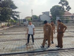 Tingkatkan Kualitas Lapangan, Dispora Kota Tangerang Pasang Rumput Sintetis