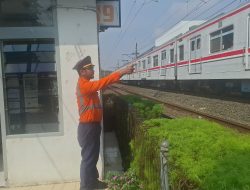 Petugas Jaga Lintasan (PJL) Memiliki Peran Penting Dalam Menjaga Keselamatan Perjalanan Kereta Api