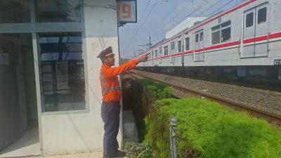Petugas Jaga Lintasan (PJL) Memiliki Peran Penting Dalam Menjaga Keselamatan Perjalanan Kereta Api