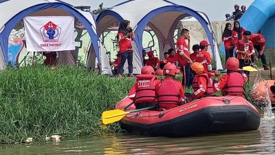 Saka Patriot Kwarcab Gerakan Pramuka Kota Tangerang Bantu Pengamanan Peserta Festival Peh Cun 2025