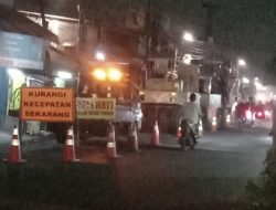 Pekerjaan Perbaikan Jalan di Jalan Kamal Cengkareng di Pertanyakan