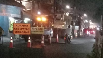 Pekerjaan Perbaikan Jalan di Jalan Kamal Cengkareng di Pertanyakan