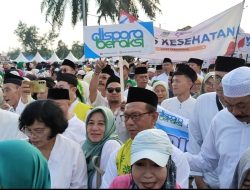 10 Ribu Warga Tangerang Ikut Jalan Sarungan Batik di Rangkaian Penutup Festival Al-A’zhom XII/2025