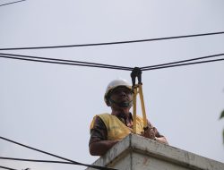 Sachrudin Respon Keluhan Warga, Tata Kabel Semrawut dan Perkuat Turap