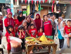 Warga Jakarta Pinggiran Gelar Doa Bersama dan Potong Tumpeng