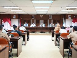 Transjakarta Gandeng Pemkot Jakarta Barat Distribusikan  3.368 Kartu Layanan Gratis