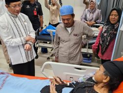 Menteri Agama Jenguk Korban Majelis Taklim yang Roboh di Bogor