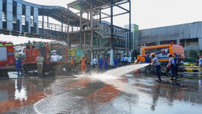 Dua Halte Transjakarta di Kawasan Simpang Lima Senen Dibersihkan Pasca Unjuk Rasa