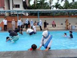 Taman Sari Peduli Ajak Balita Stunting dan BGM Renang Gratis