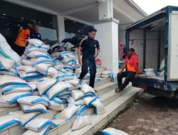 BNPB Distribusikan 100 Ton Beras Hingga ke 16 Kecamatan di Kabupaten Agam