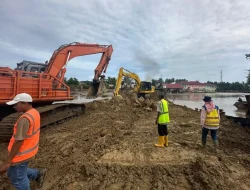 BNPB Genjot Pekerjaan Buka Jalan Tertutup Longsor di Tapanuli Utara
