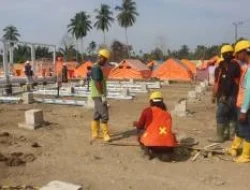 Kepala BNPB Tinjau Huntara, Optimis saat Ramadhan Warga Aceh Utara Tak Lagi Tinggal di Tenda 
