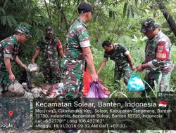 Wujud Nyata Kepedulian Lingkungan Babinsa Koramil 13/Cisoka Bersihkan Sampah