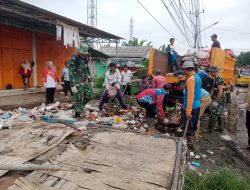 Satgas Sampah Kodim 0510/Trs Bersihkan Jalur Balaraja-Kronjo