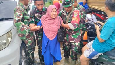 Korem 051/Wijayakarta Bersama BPBD Kabupaten Bekasi Evakuasi dan Salurkan Bantuan Logistik Korban Banjir di Puri Cikarang