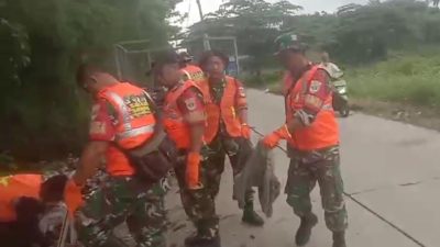 Satgas Sampah Koramil 01/Teluknaga Bersihkan Sampah Wilayah Desa Pangkalan