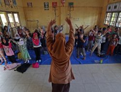 Awal Masuk Sekolah, Murid dan Guru Korban Bencana Aceh Saling Menguatkan
