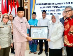 Kepala BNPB Salurkan Bantuan Logistik Pencegahan Bencana Karhutla di Batam 