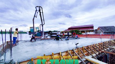 Warga Meruya Selatan Gotong Royong Bersihkan Masjid Jami At-Taqwa Jelang Ramadhan 1447 H