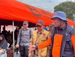 Bikin Haru, Kepala BNPB Serahkan Rumah Huntara dan Kebutuhan Dasar Penghuni di Kecamatan Ketok, Aceh Tengah