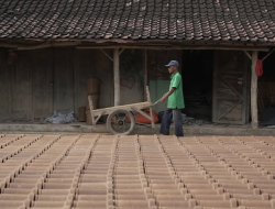 Kepala BNPB Sambut Baik Program Gentengisasi Inisiasi Presiden Prabowo Subianto 