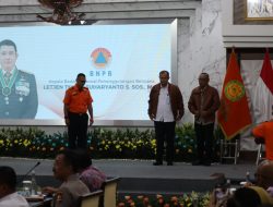 Hadiri Forum Dialog Sarasehan, Kepala BNPB Dapat Anugerah Warga Kehormatan Basarnas