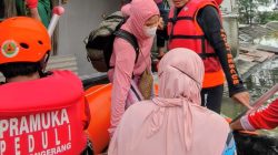 Banjir 4 Meter Rendam RW 08 Periuk Damai, Saka Patriot Kwarcab Kota Tangerang Kerahkan Personil Bantu Evakuasi Warga