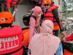 Banjir 4 Meter Rendam RW 08 Periuk Damai, Saka Patriot Kwarcab Kota Tangerang Kerahkan Personil Bantu Evakuasi Warga