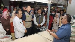 Kombes Wirdhanto Turun Langsung Pantau Harga Pangan di Pasar Atas Baru Cimahi