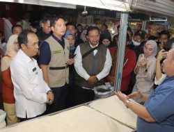 Kombes Wirdhanto Turun Langsung Pantau Harga Pangan di Pasar Atas Baru Cimahi