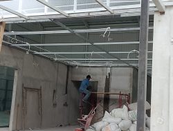 Disegel! Proyek Padel Ilegal di Kedoya Selatan Tetap Berjalan Diduga Adanya Praktik Mafia PBG