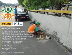 Sempat Viral, Sampah Menyumbat di Flyover Cengkareng Dibersihkan