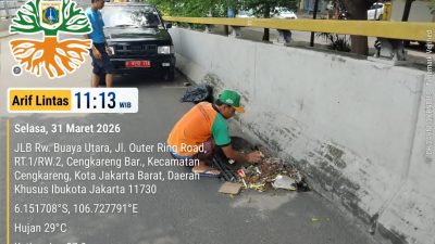 Sempat Viral, Sampah Menyumbat di Flyover Cengkareng Dibersihkan