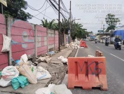 Proyek Galian Pipa di Jalan Semanan Dikeluhkan Warga