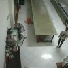 Terekam CCTV! Aksi Karyawan Konveksi Curi Bahan di Tambora Dicokok Polisi