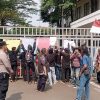 Ratusan Massa FWJI Tang-Kot, Aktivis dan LBH Geruduk Polres Tangsel Desak Hentikan Dugaan Kriminalisasi Korban Selamat Lakalantas