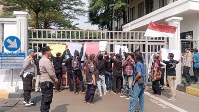 Ratusan Massa FWJI Tang-Kot, Aktivis dan LBH Geruduk Polres Tangsel Desak Hentikan Dugaan Kriminalisasi Korban Selamat Lakalantas