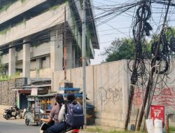 Warga Minta Tertibkan Sisa Kabel yang Semrawut di Rawa Buaya