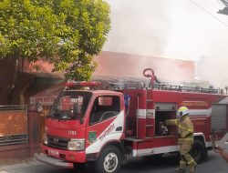 Dijago Merah Melalap Rumah Makan Padang di Ciledug