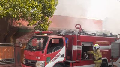 Dijago Merah Melalap Rumah Makan Padang di Ciledug
