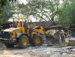 20 Lapak Pedagang Duri Kosambi Dibongkar Petugas Gabungan