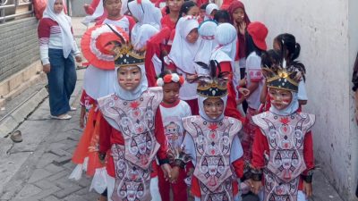 Meriahkan HUT ke-81 RI, Warga RT 002/01 Gondrong Gelar Jalan Santai dan Tasyakuran