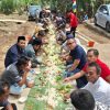 Makan Bersama Rakyat di Daun Pisang, Arif Rahman Bukti Hadir Mengubah Nasib Desa