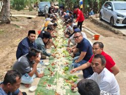 Makan Bersama Rakyat di Daun Pisang, Arif Rahman Bukti Hadir Mengubah Nasib Desa