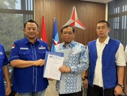 Dukungan Bulat 27 Kab/Kota, Anton Suratto Terima SK Demokrat Jawa Barat