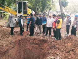 Petugas Gabungan Kecamatan Ciracas Gelar Aksi Bersih-bersih Lingkungan Terminal Kampung Rambutan